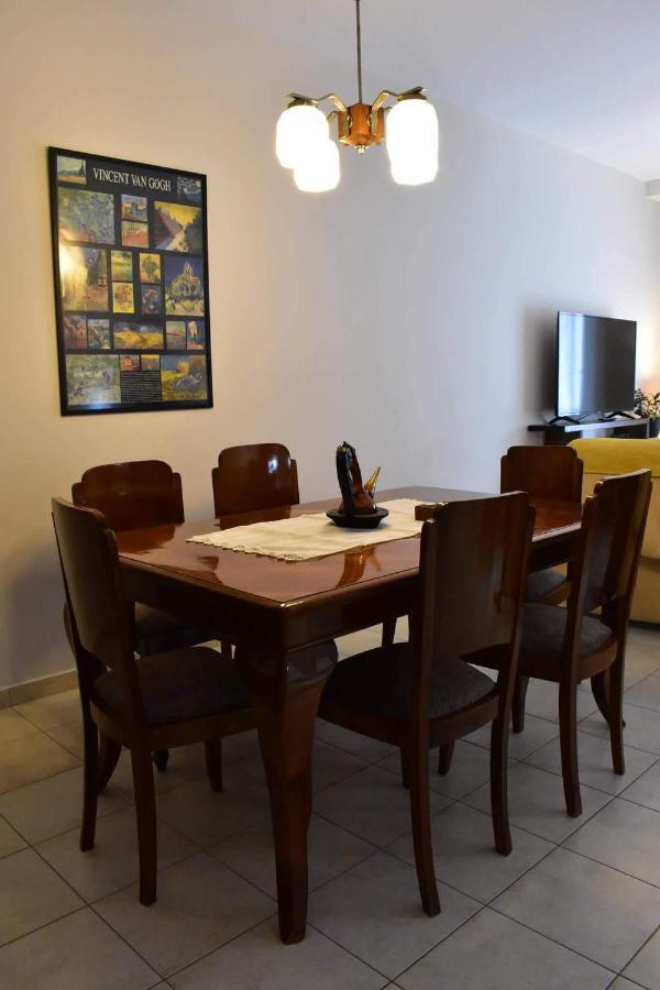 C' Est La Vie Apartment *
