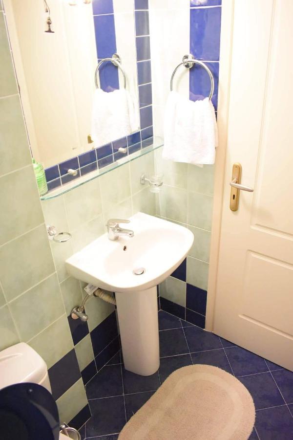 C' Est La Vie Apartment